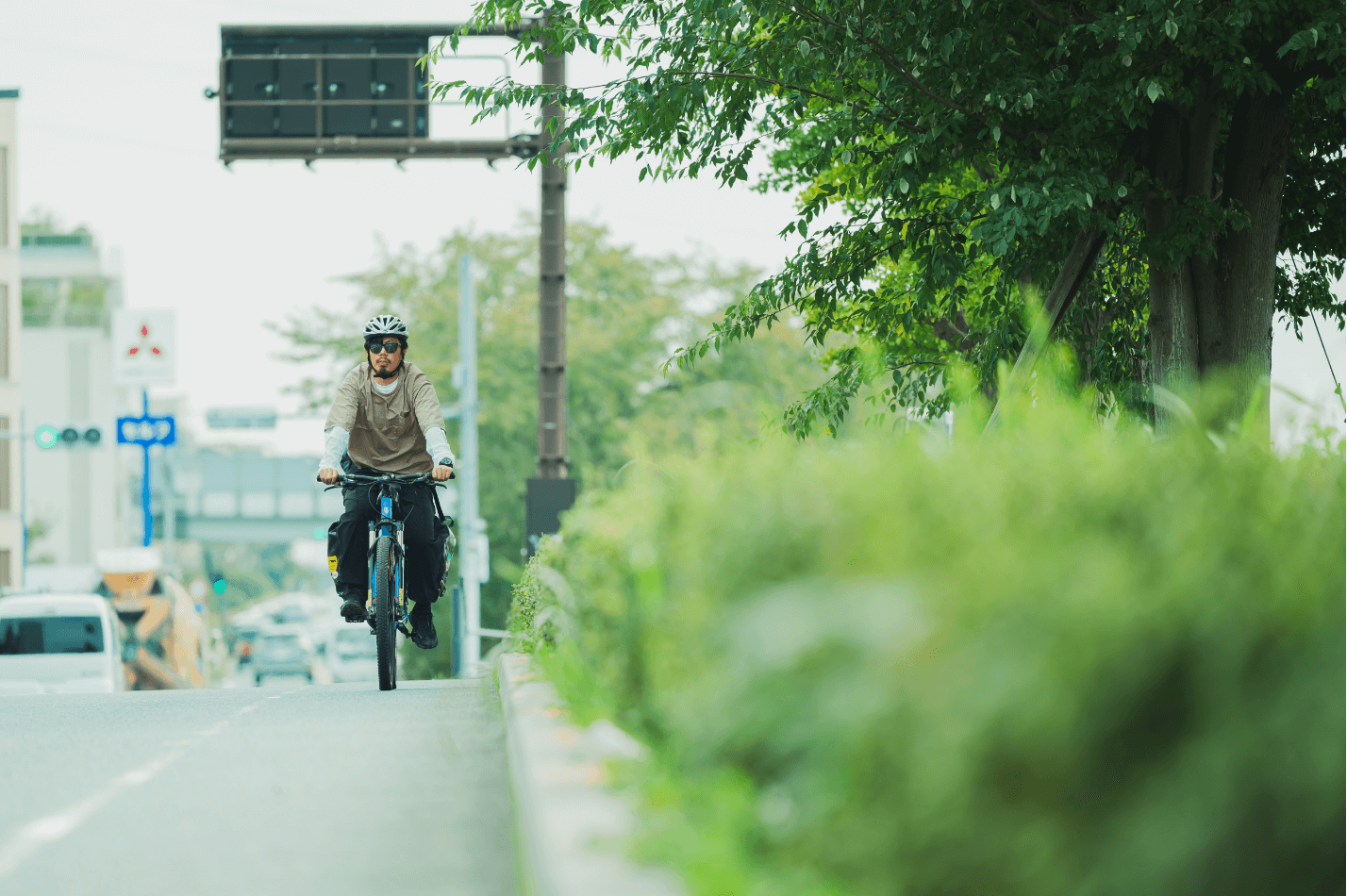 街中は細かな段差もあるからマウンテンバイクは快適