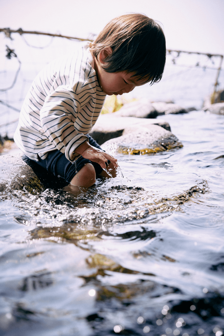 足湯でチャプチャプ水遊び