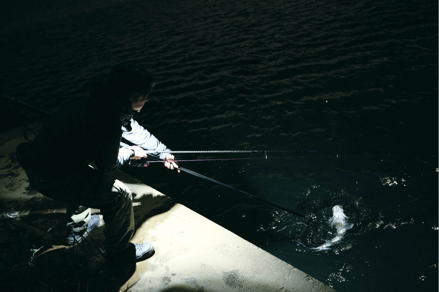 足元のあたりでサッパが跳ね始める