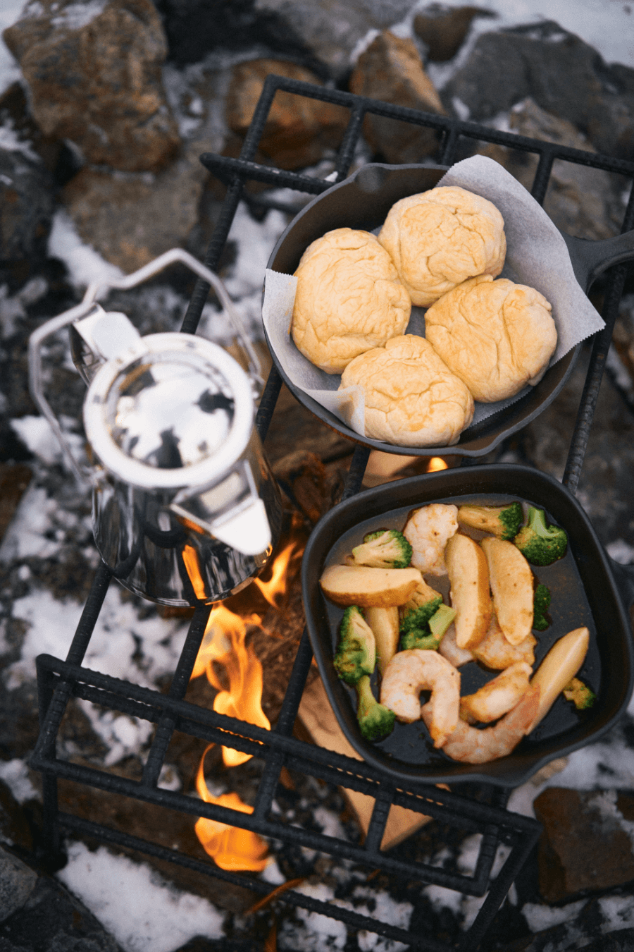 雪と焚き火と仲間
